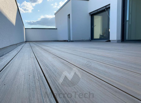 安装在阳台上的环保木塑地板的使用效果